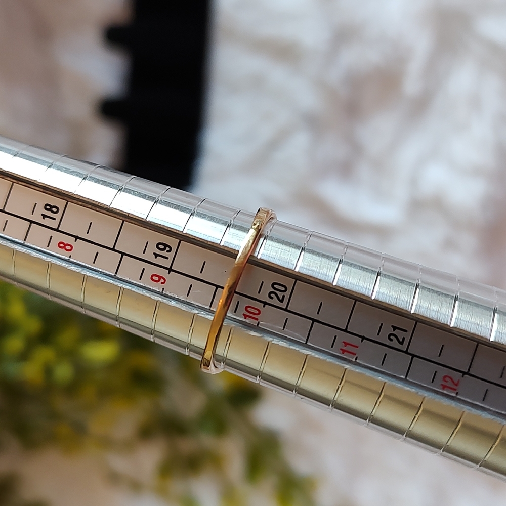 14k Solid Gold Tanzanite Ring - image 5